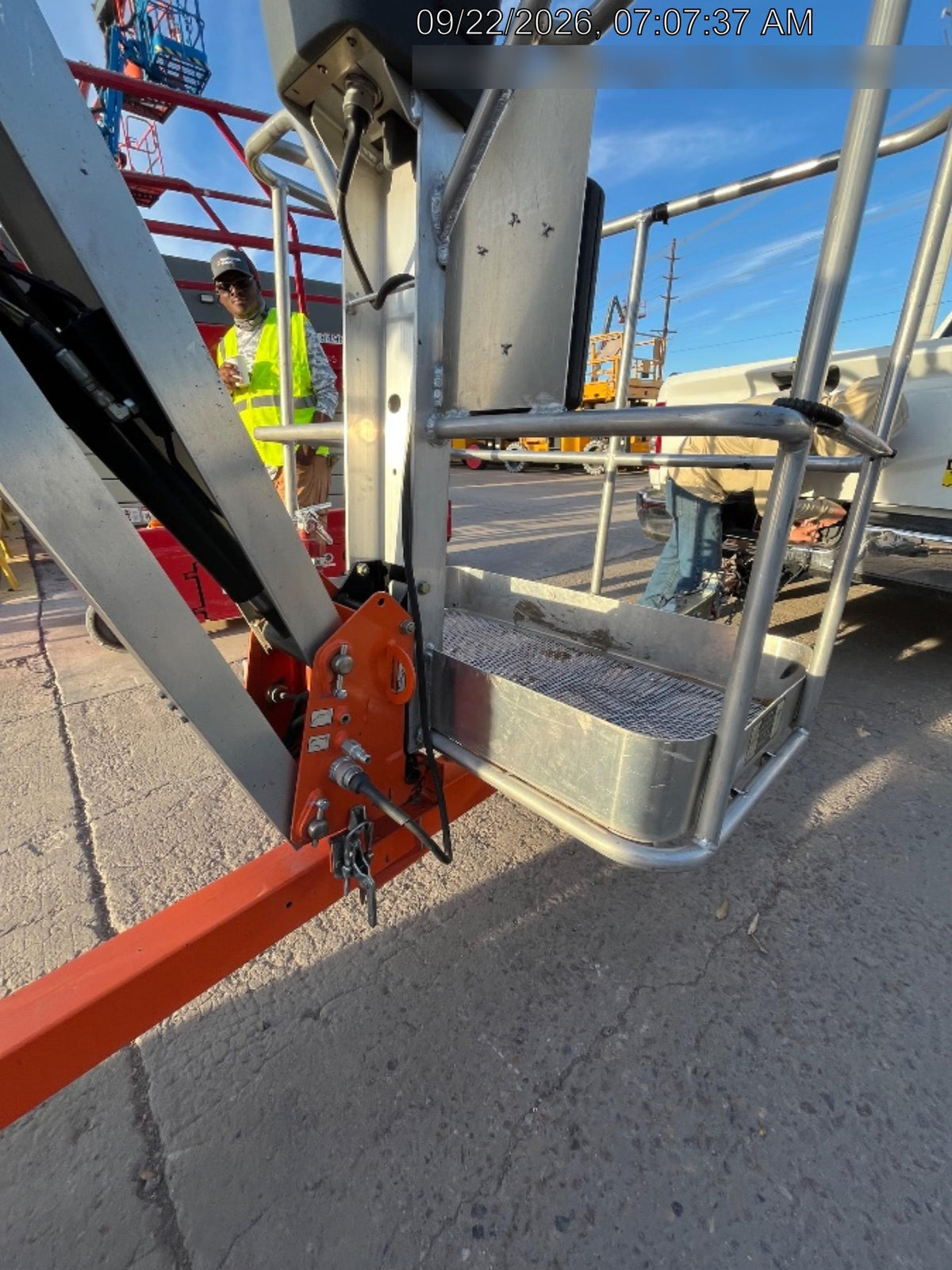 2023 JLG T500J
