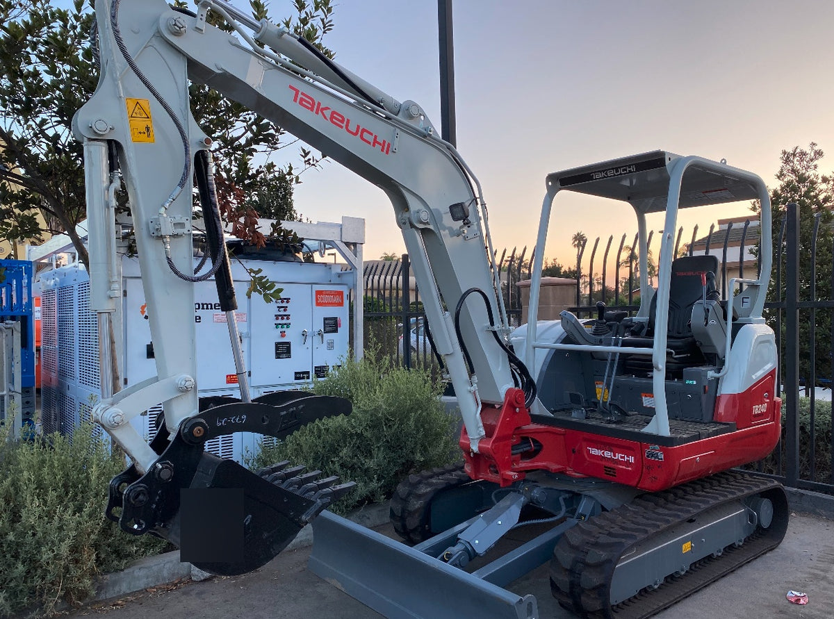 2021 TAKEUCHI TB240R