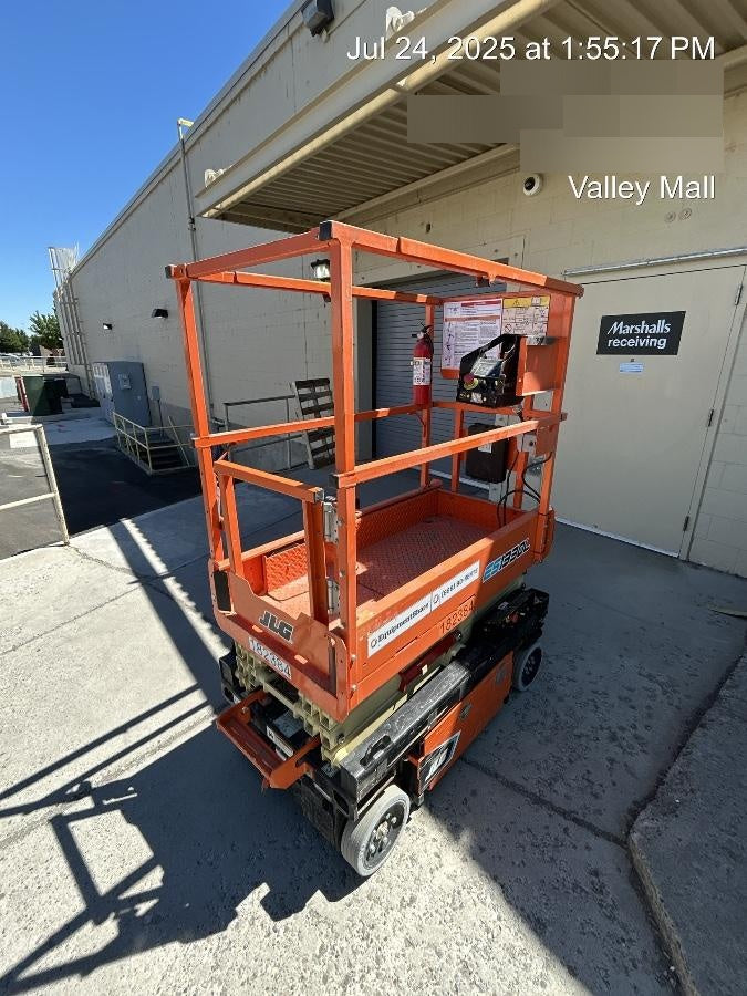 2021 JLG ES1330L