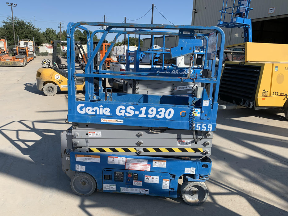 2017 Genie GS-1930 Genie GS-1930 Lift w/Fixed Rail and Chain Entry