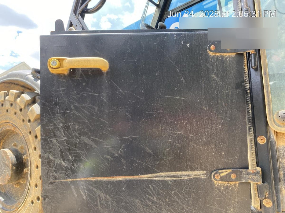 2019 Genie GTH-844 Genie GTH-844 w/Enclosed Cab w/HVAC, Work Lights, Solid Tires, Beacon, 60" Carriage and Forks