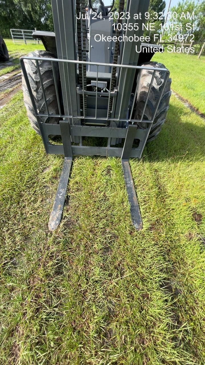 2023 CASE 588H