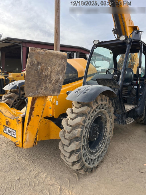 2019 JCB 512-56 Canopy, 109 HP, Solid Tires, STD Worklight, Beacon, Aux Hydraulics, Lifting Eye, Back up Alarm w/66" Carriage/60" Forks