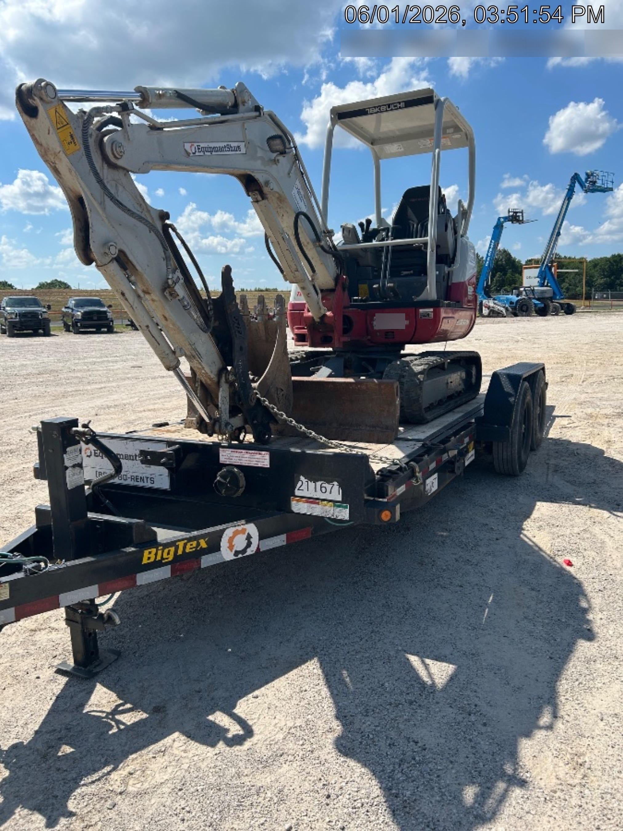 2022 TAKEUCHI TB235-2R