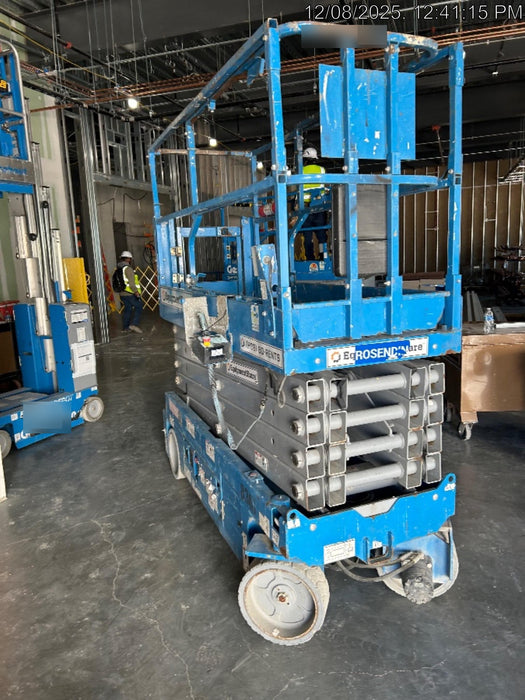 2018 Genie GS-3232 Genie GS3232 Lift w/Folding Rails and Swing Gate