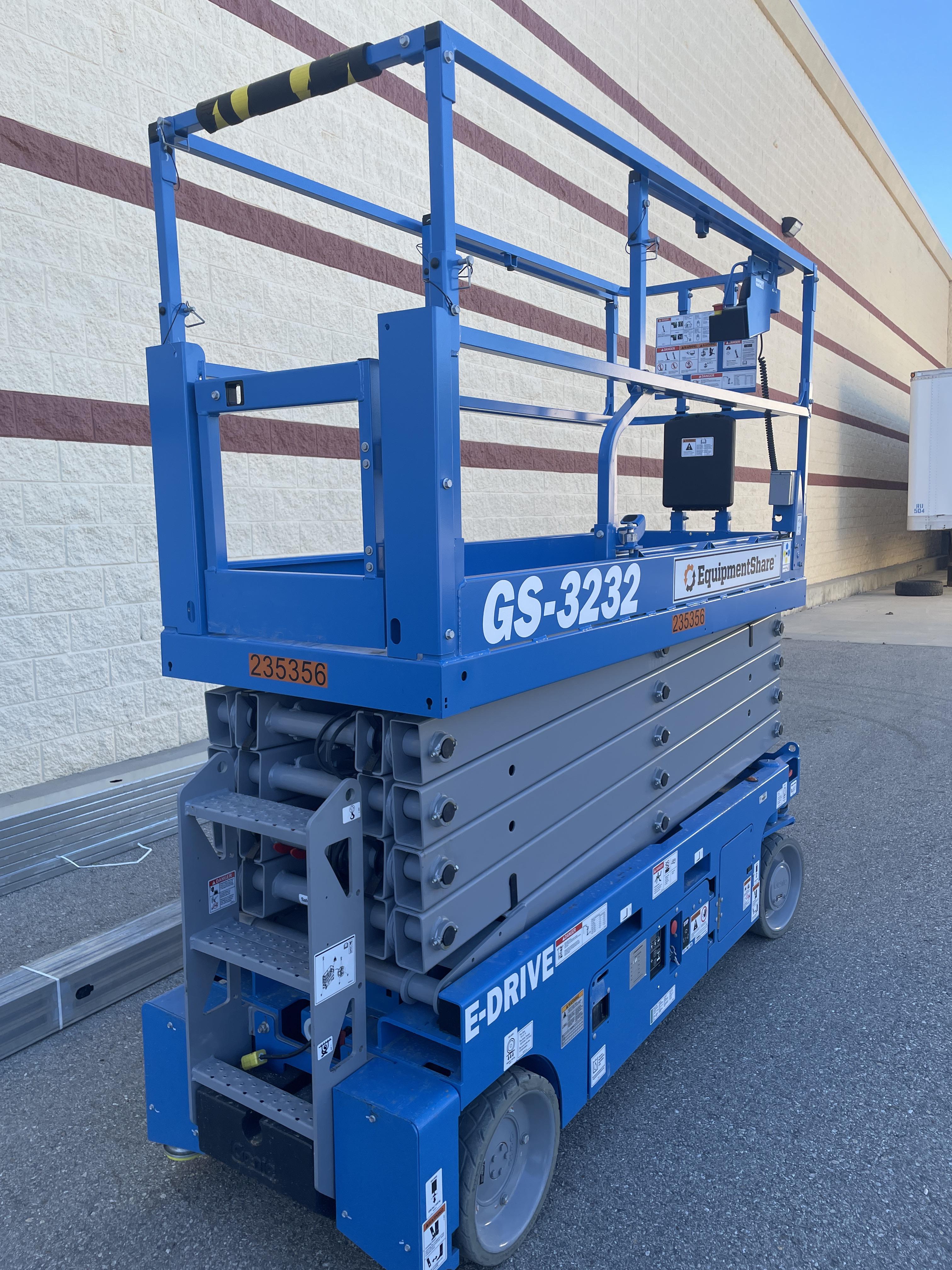2022 GENIE GS-3232