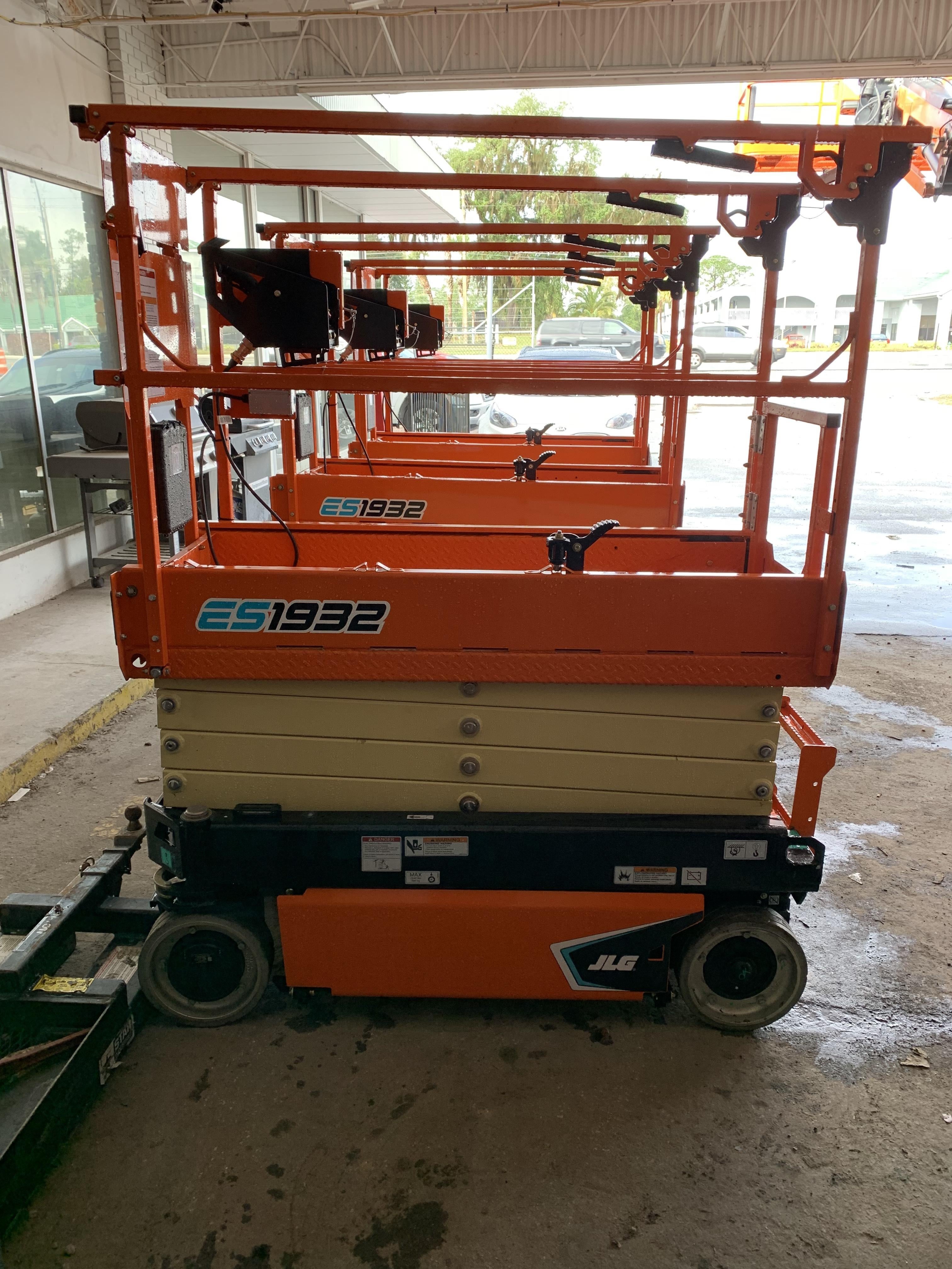 2021 JLG ES1932