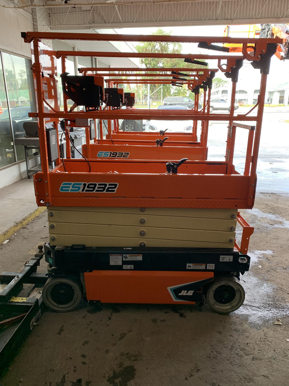 2021 JLG ES1932