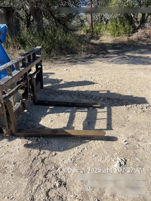 2018 Genie GTH-1056 GTH-1056 w/Open ROPS, FF Tires, Work Lights, 60" carriage/forks, cab mesh, beacon