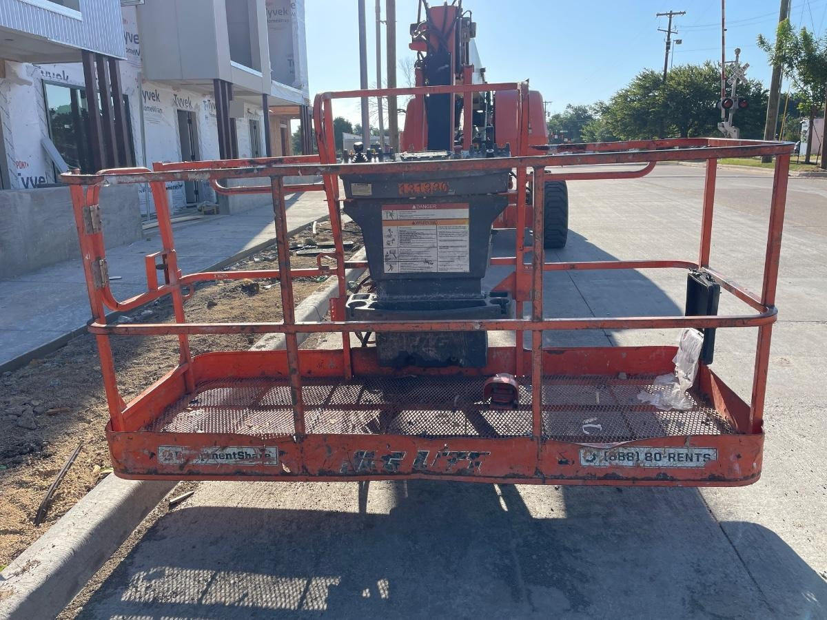 2021 JLG 660SJ