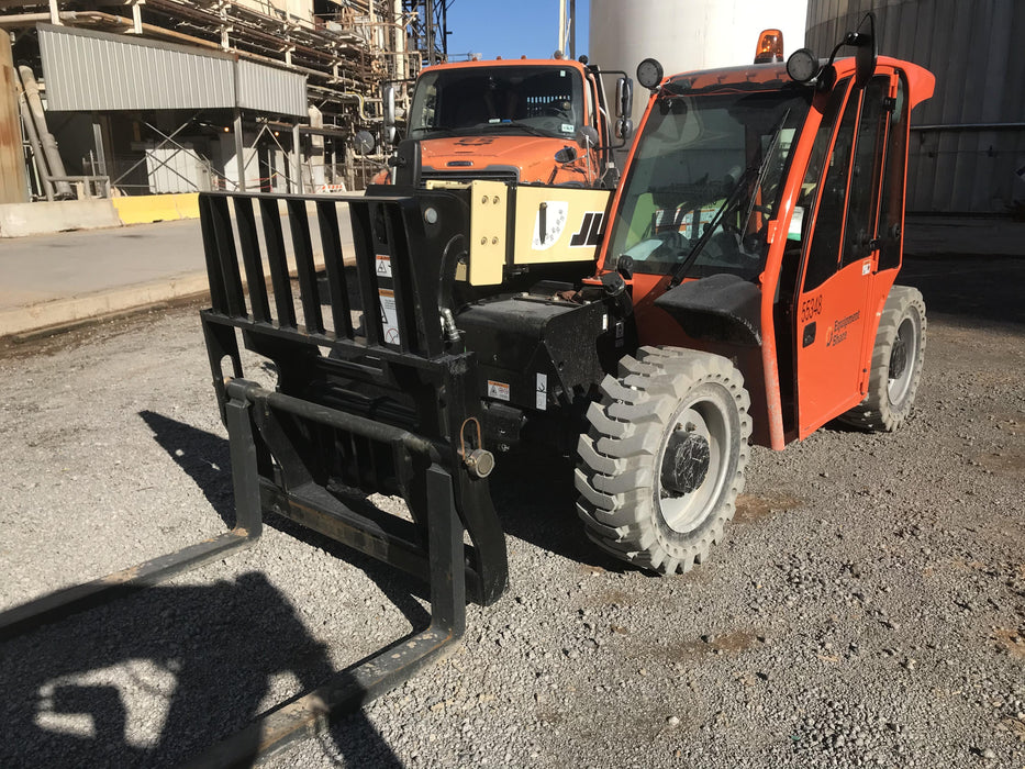 2020 JLG G5-18A Cab/Heat/Air, NM Solid Tires, Beacon w/48" Carriage, 48" Pallet Forks