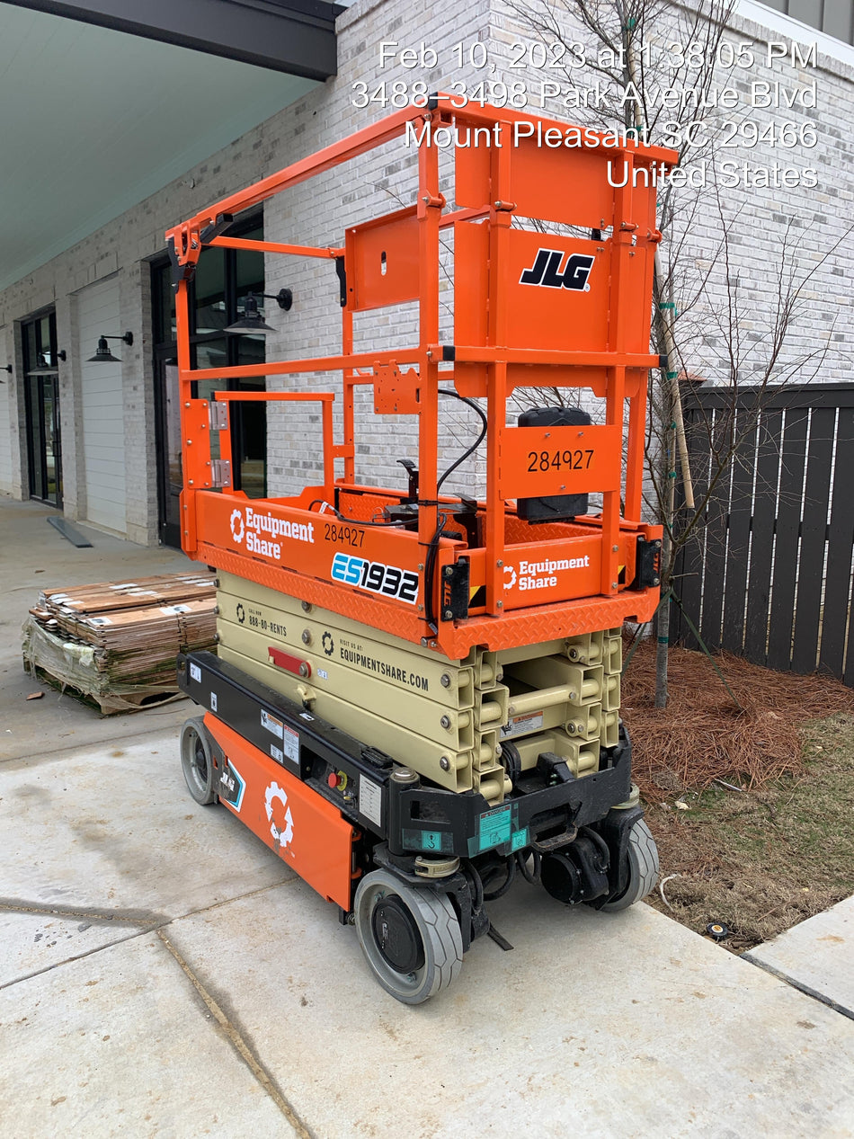 2022 JLG ES1932