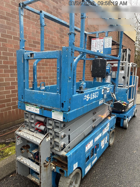 2020 Genie GS-1930 Solid Non Marking Tires, Beacon, Folding rails with half height swing gate, 800W Inverter