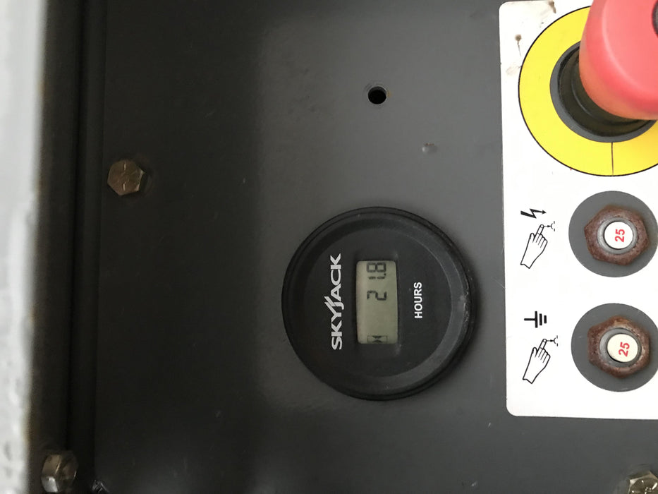 2017 SKYJACK SJ6832 RT