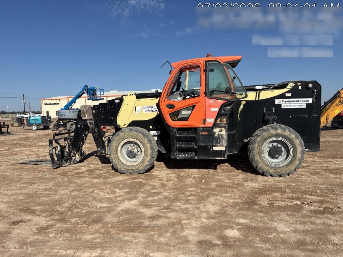 2022 JLG 1075