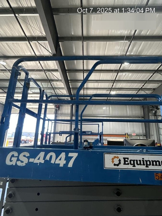 2019 Genie GS-4047 Folding rails with half height swing gate, 800W Inverter