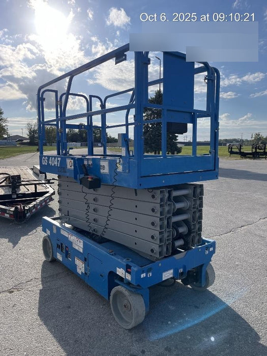 2019 Genie GS-4047 Folding rails with half height swing gate