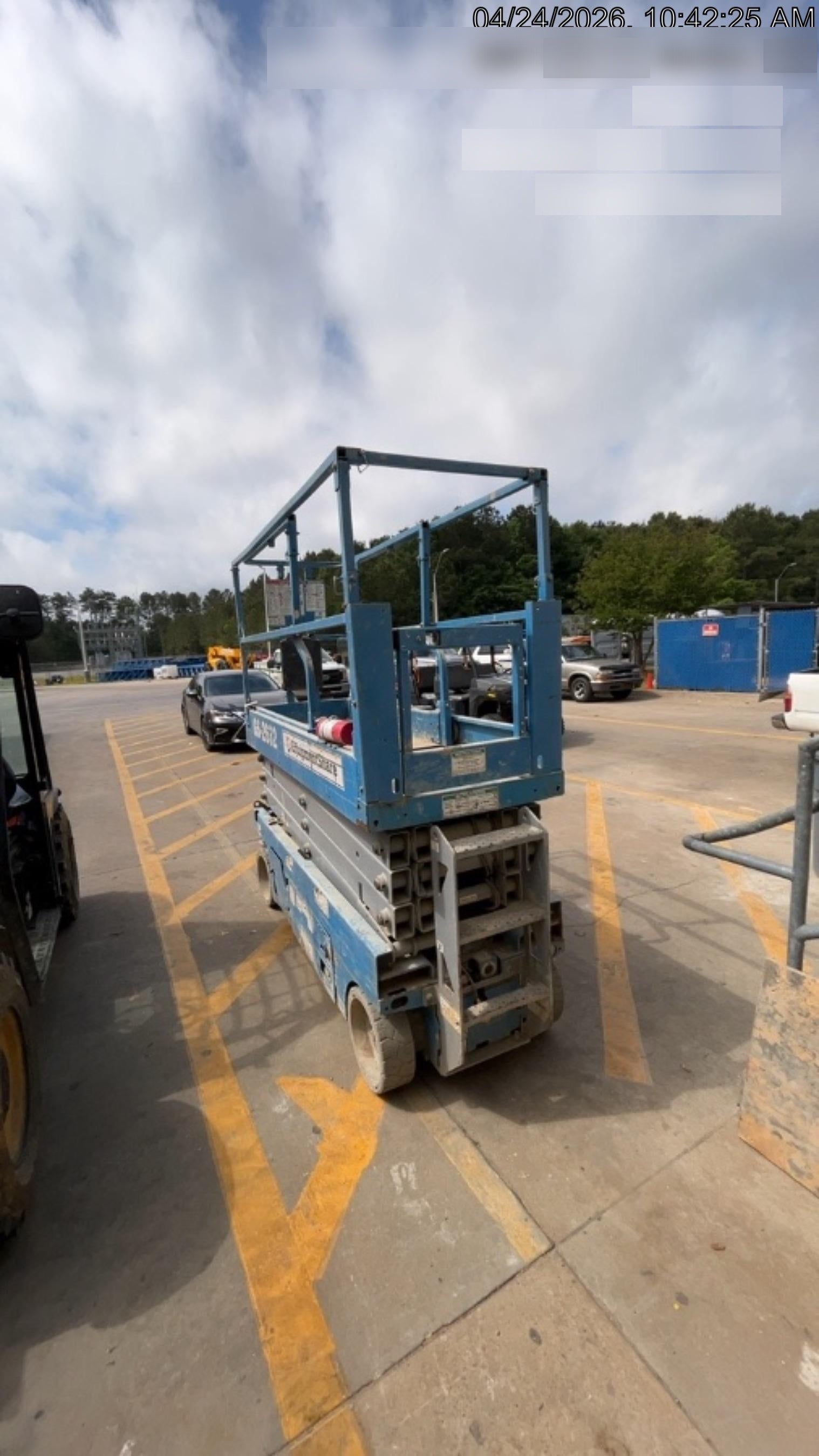 2019 Genie GS-2632 Folding rails with half height swing gate