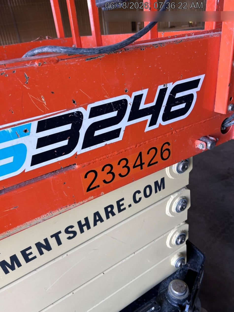 2022 JLG ES3246