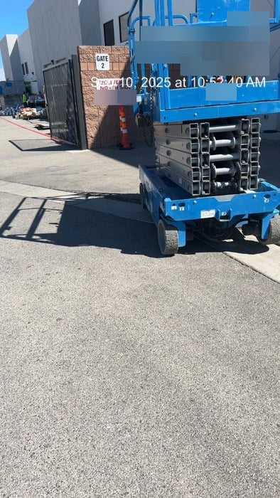 2019 Genie GS-4047 Folding rails with half height swing gate