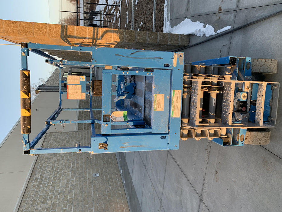 2019 Genie GS-2632 Folding rails with half height swing gate