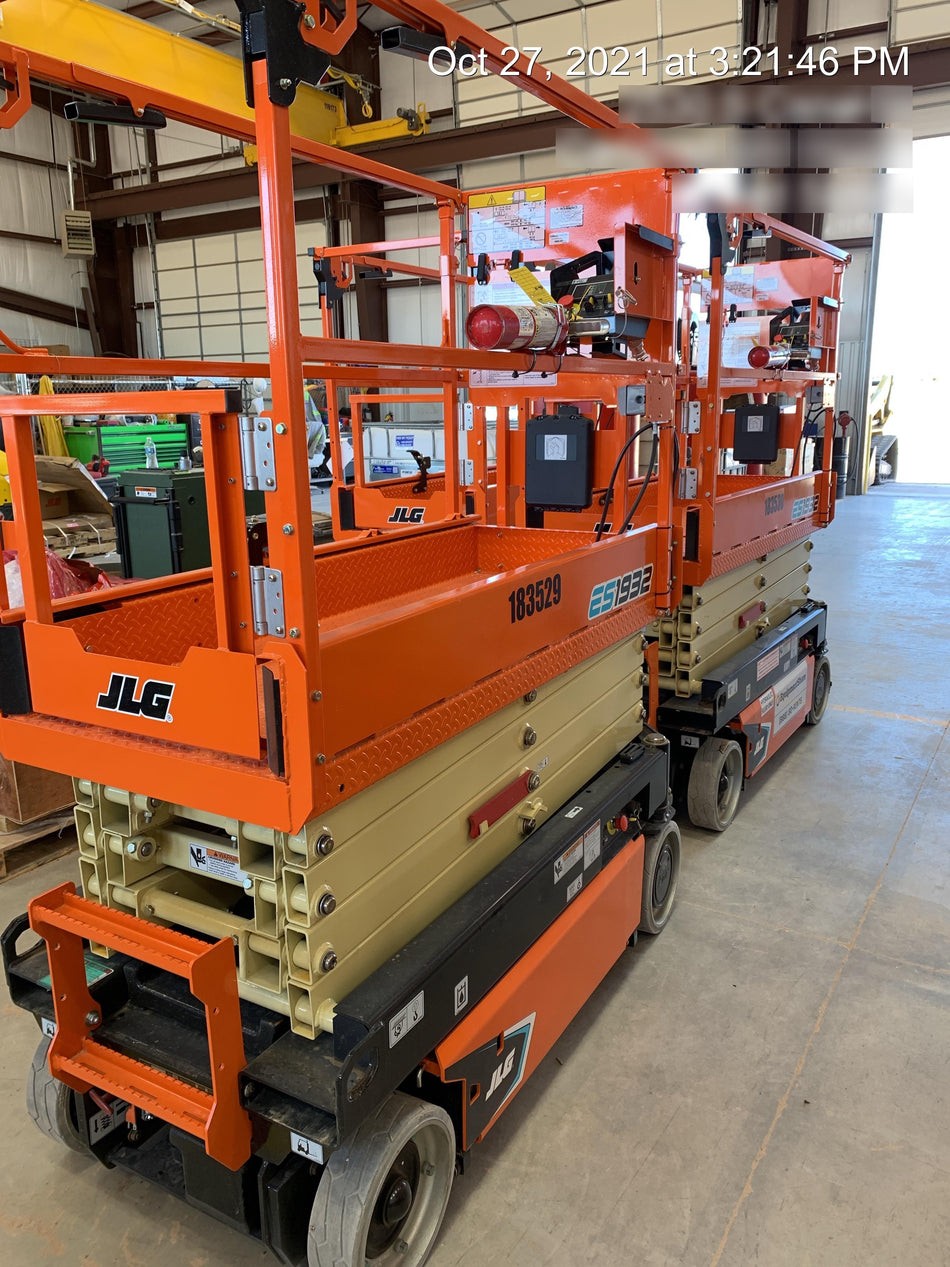 2021 JLG ES1932