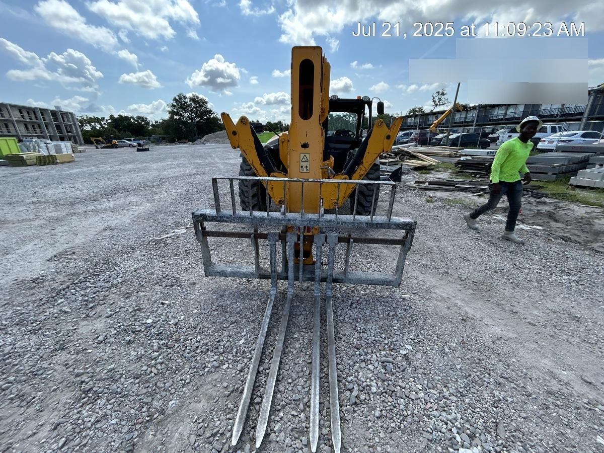 2022 JCB 510-56