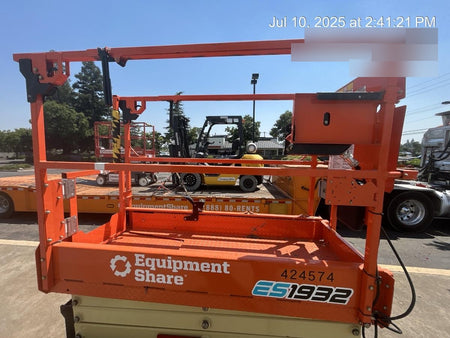 2024 JLG ES1932