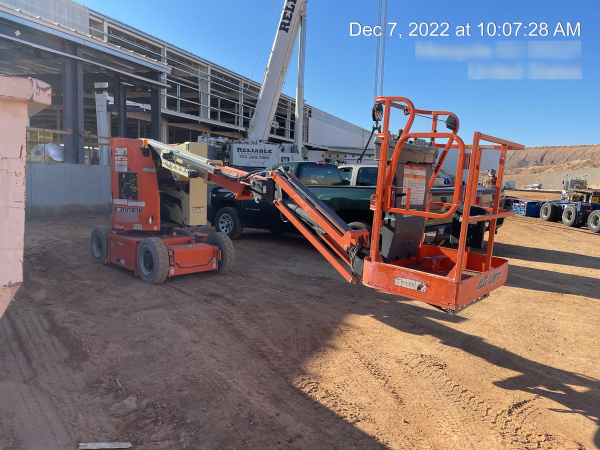2020 JLG E300AJP