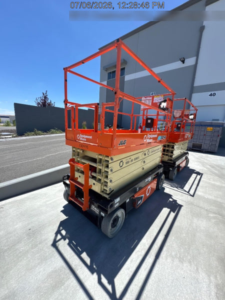 2022 JLG ES3246