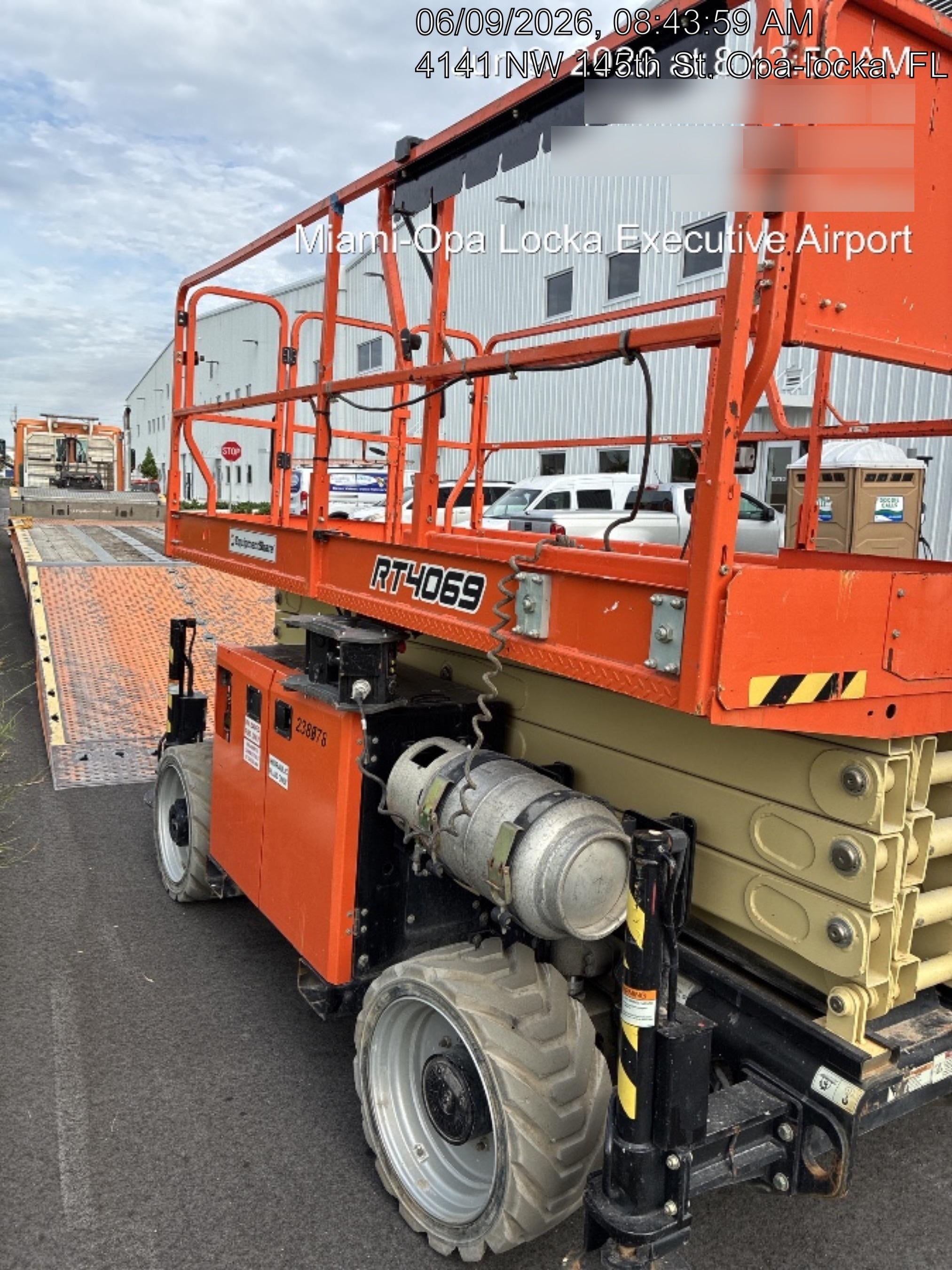 2022 JLG RT4069