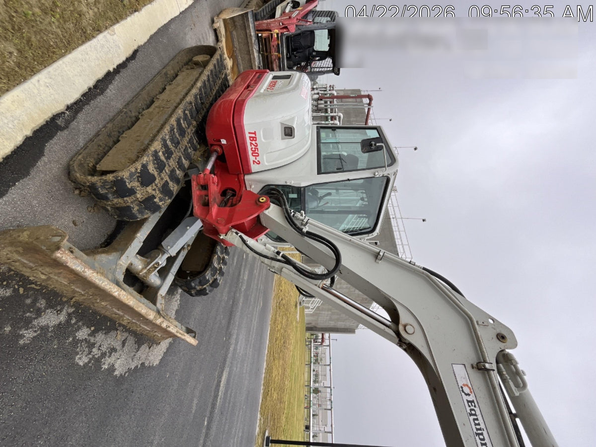2024 TAKEUCHI TB250-2CR