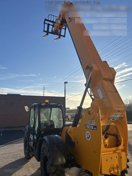 2022 JLG 660SJ