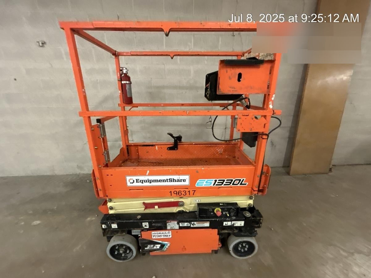 2021 JLG ES1330L