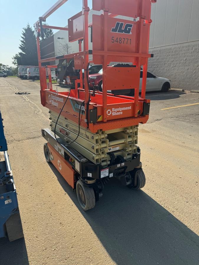 2025 JLG ES1932