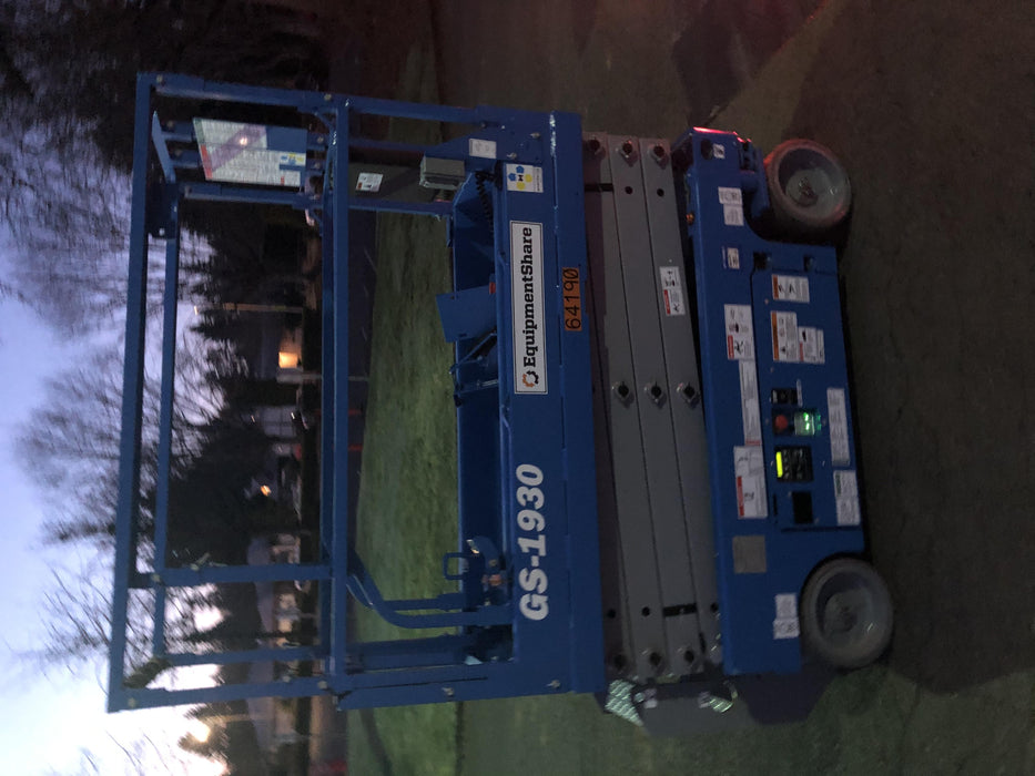 2020 Genie GS-1930 Solid Non Marking Tires, Beacon, Folding rails with half height swing gate, 800W Inverter