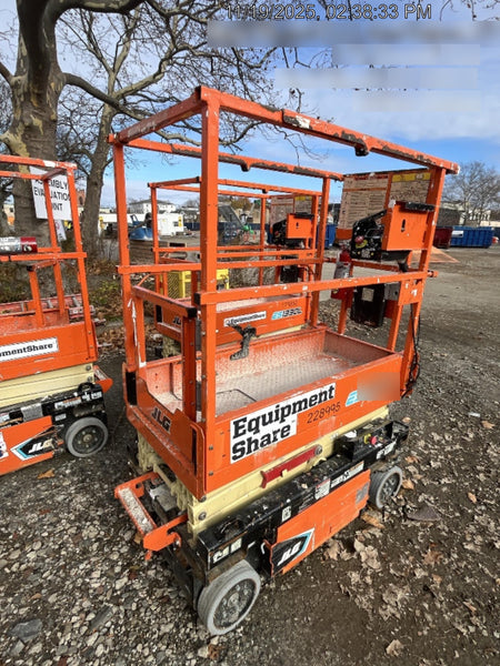 2022 JLG ES1330L