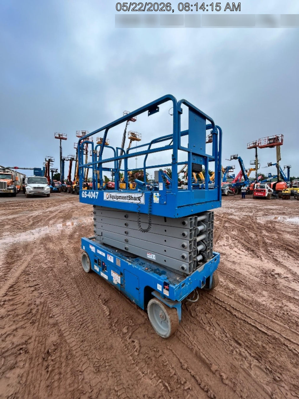 2019 Genie GS-4047 Folding rails with half height swing gate