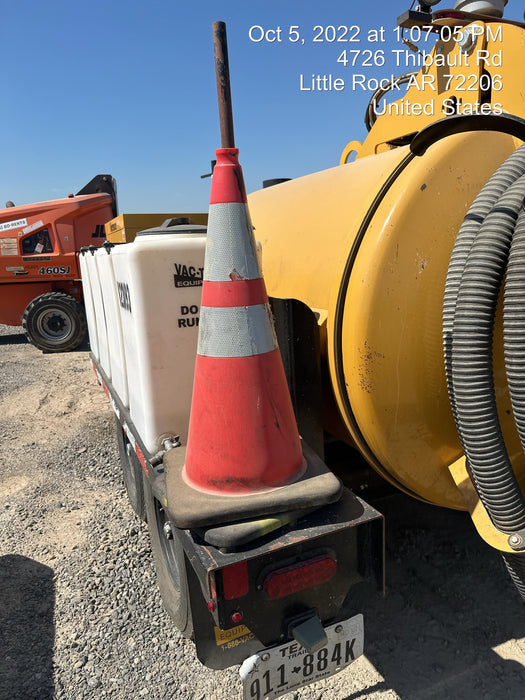 2021 Vac-Tron LP573XDT 500 Gallon Debris Tank w/ Hydraulic Tilt, two (2) 100 Gallon Water Tanks, Low Profile Torsion Axles (12,000 GVWR)