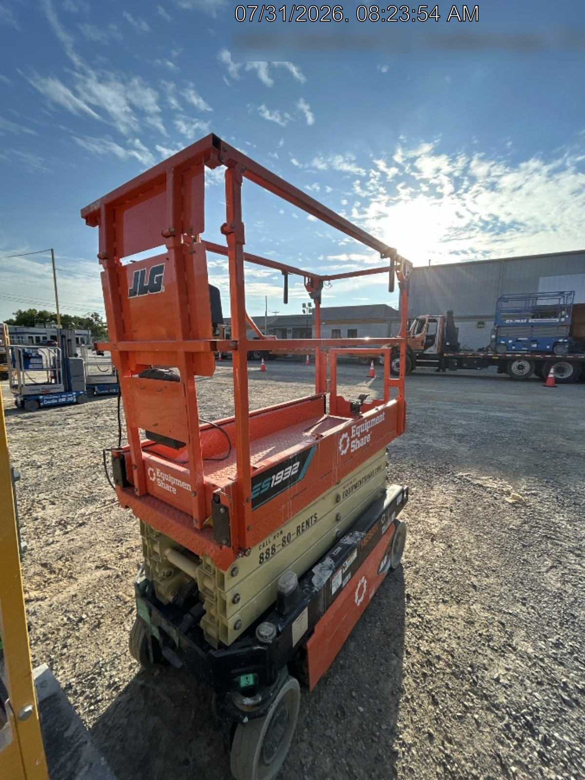 2025 JLG ES1932