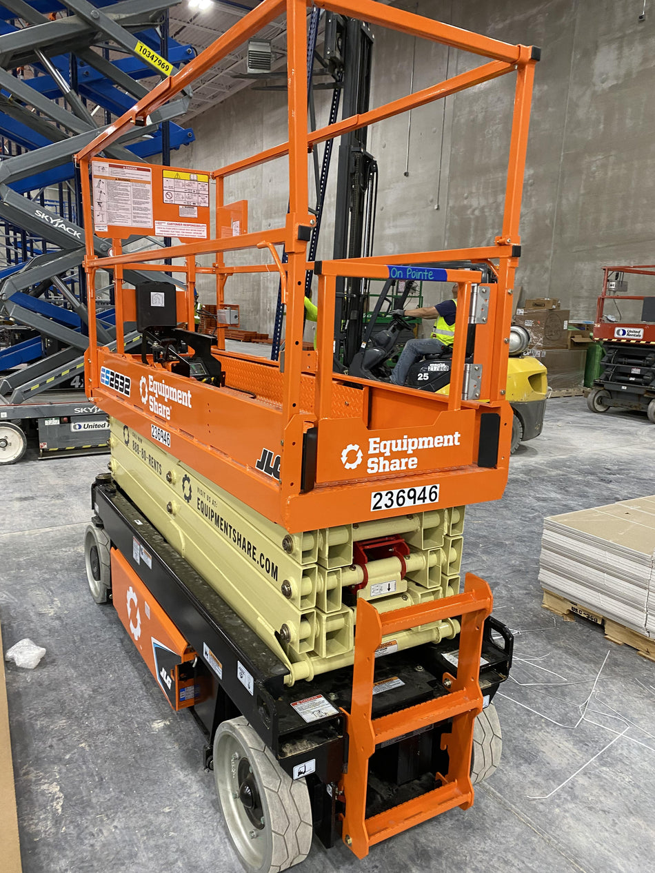 2022 JLG ES2632