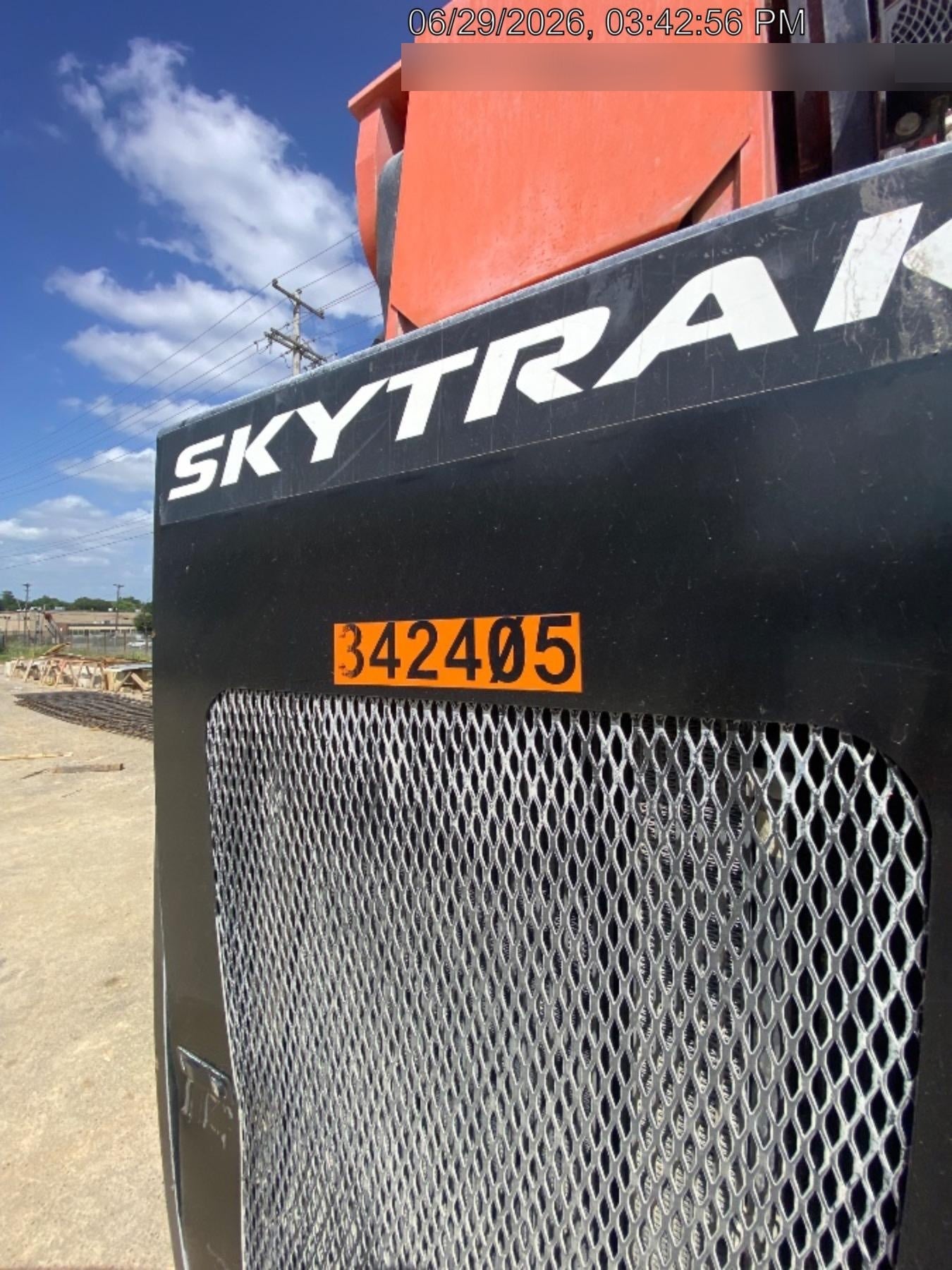 2023 SKYTRAK 8042