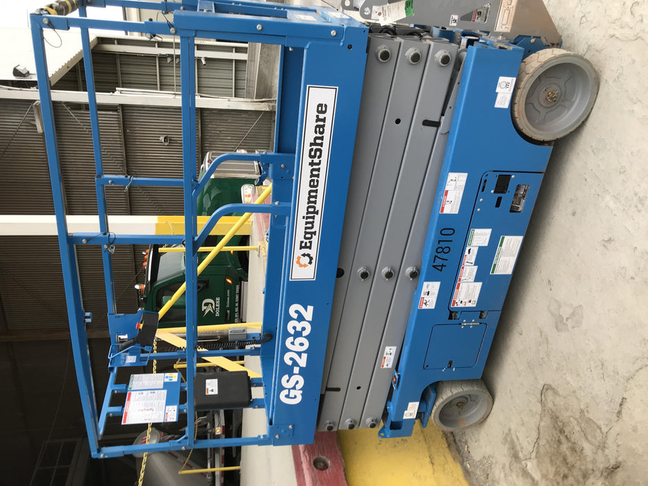 2019 Genie GS-2632 Folding rails with half height swing gate