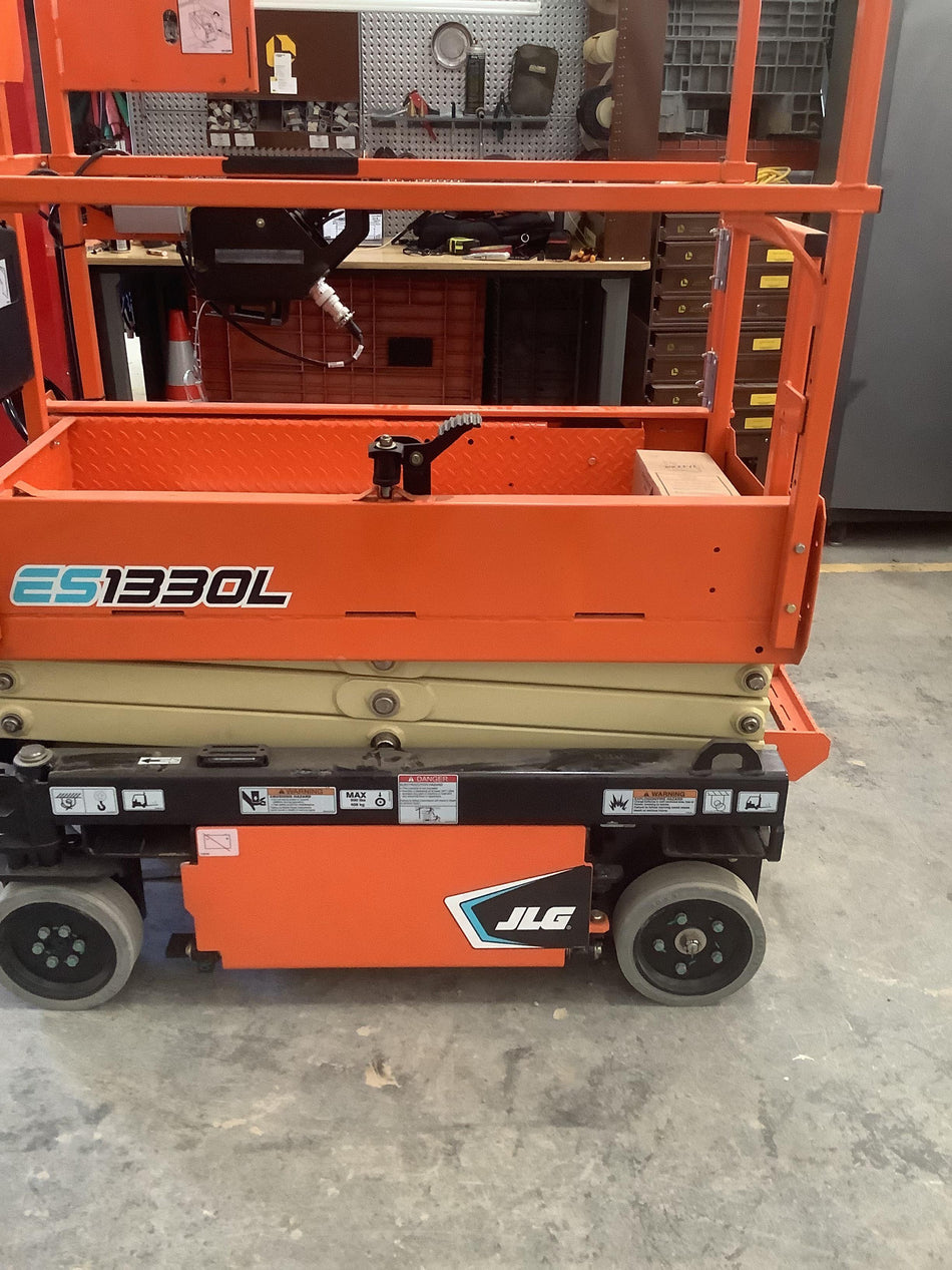2021 JLG ES1330L