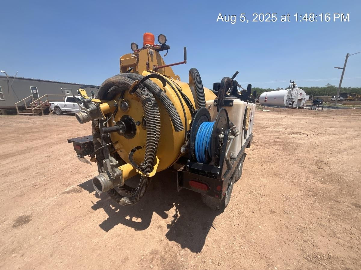 2021 VAC-TRON LP573XDT