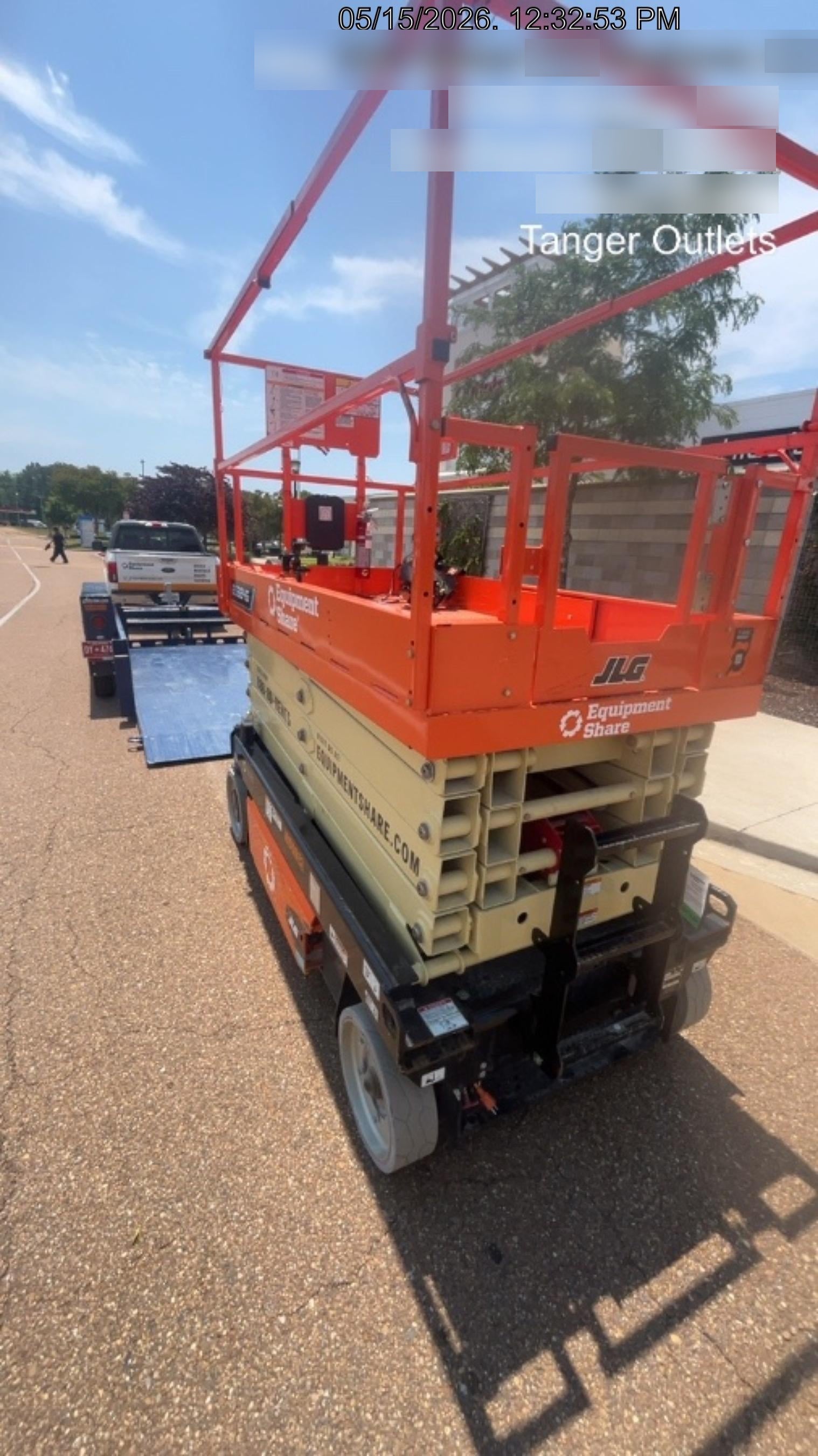 2025 JLG ES3246