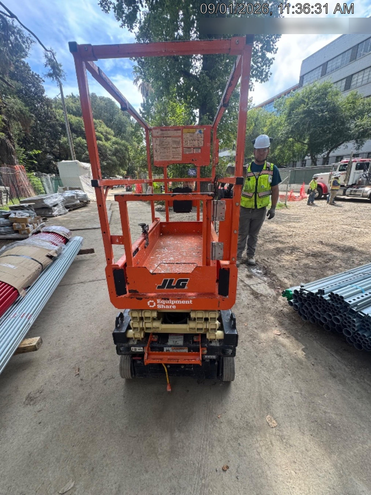 2021 JLG ES1330L