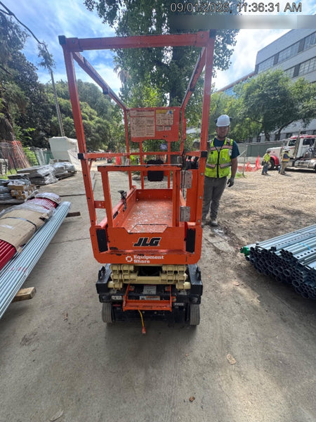 2021 JLG ES1330L