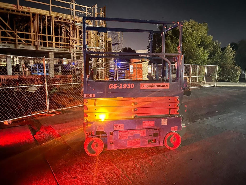 2020 Genie GS-1930 Solid Non Marking Tires, Beacon, Folding rails with half height swing gate, 800W Inverter