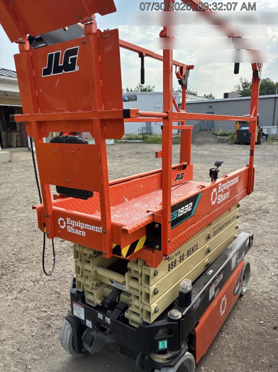 2025 JLG ES1932